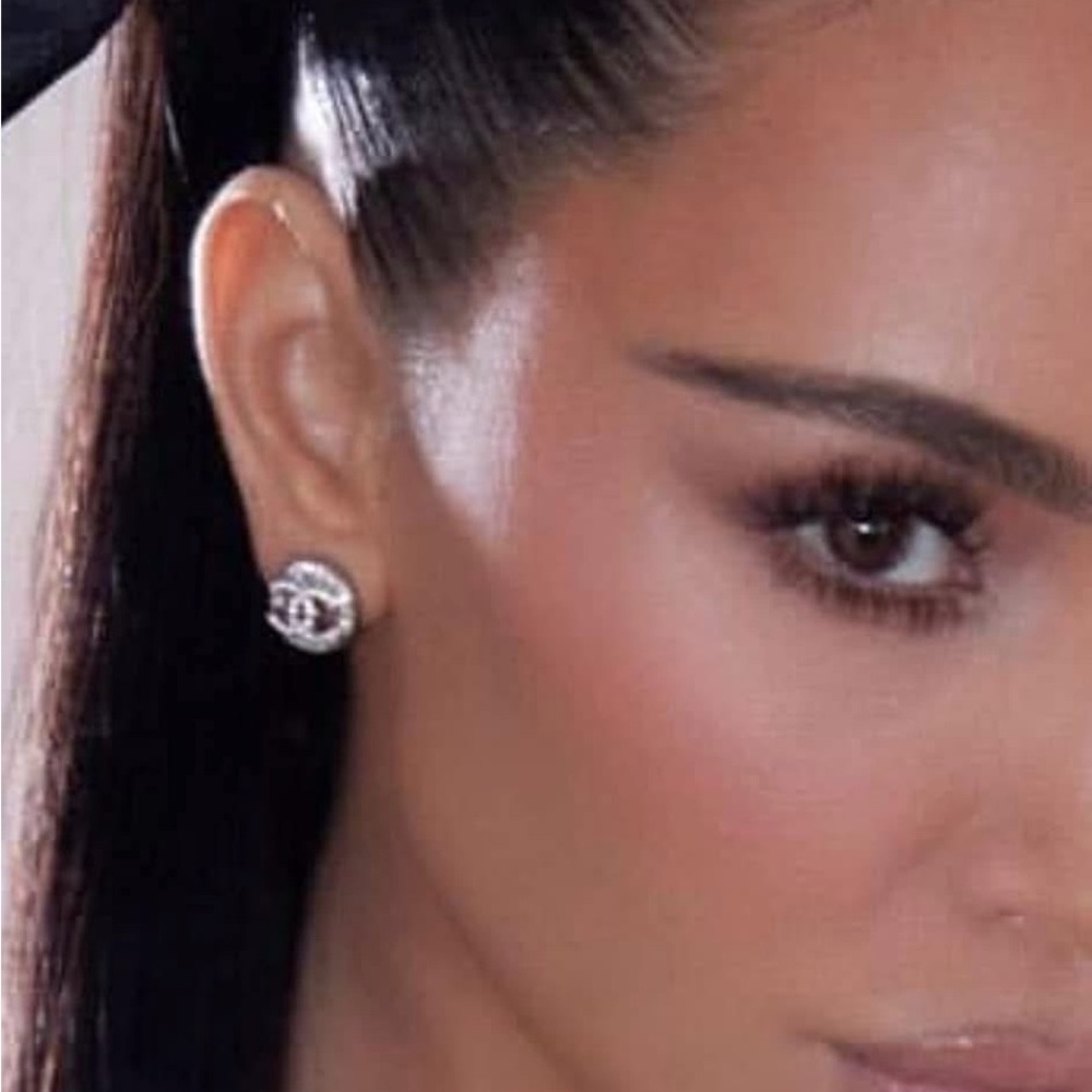 CHANEL 25S Mini Round CC Studs - Picture 2 of 4